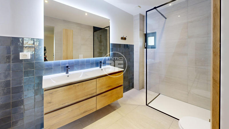 Maison - 239 m² - 6 pièces