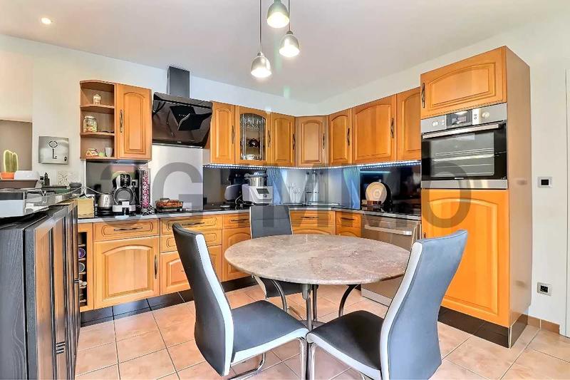 Maison - 163 m² - 7 pièces