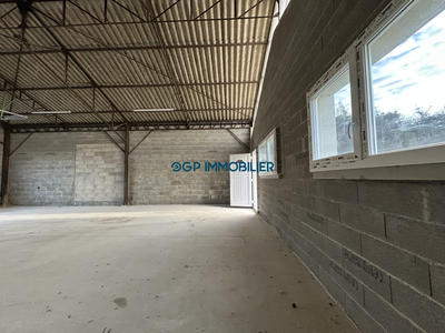 Entrepôt - 105 m²