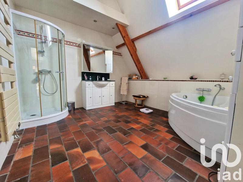 Maison - 234 m² - 8 pièces