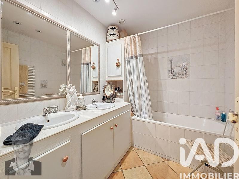 Maison - 228 m² - 8 pièces