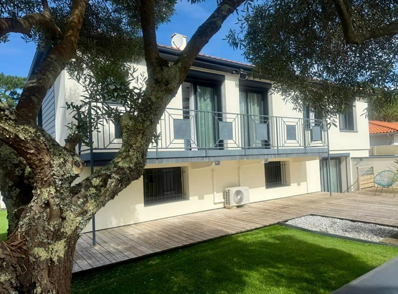 Maison - 185 m² - 8 pièces