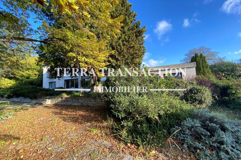 Propriété - 260 m² - 11 pièces