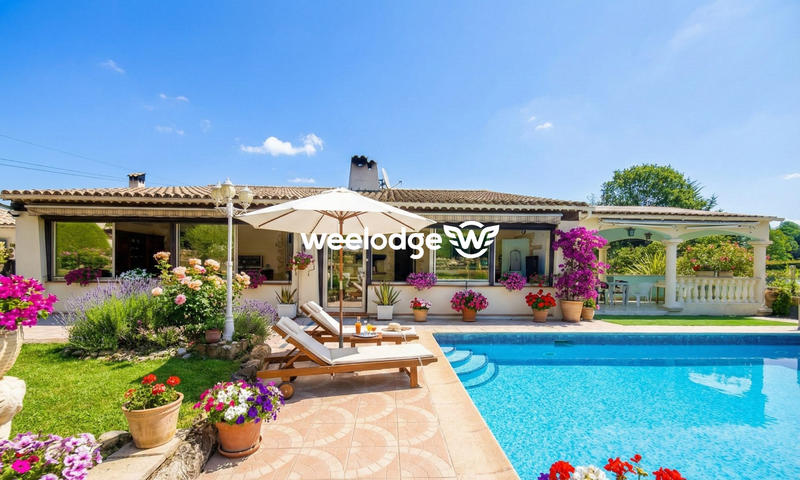 Maison traditionnelle - 225 m² - 9 pièces