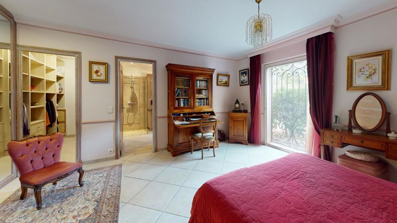 Villa - 469 m² - 9 pièces