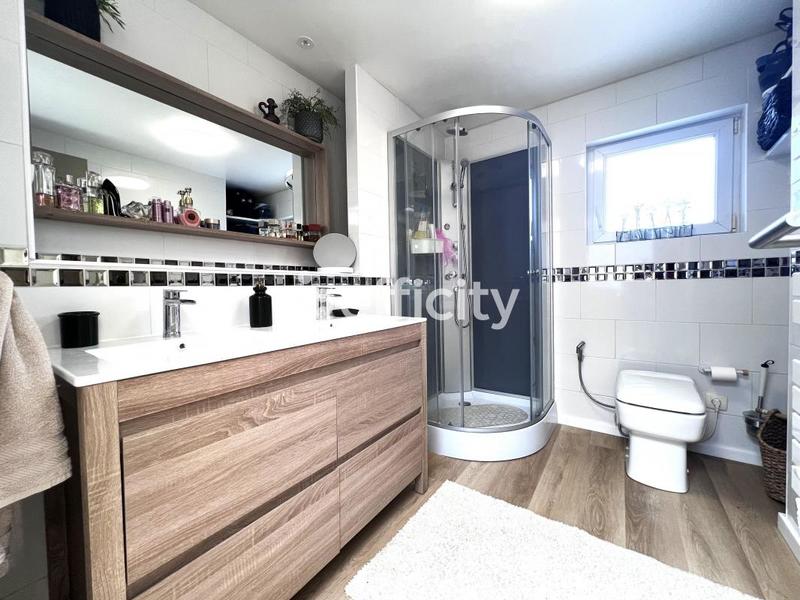 Maison - 186 m² - 7 pièces