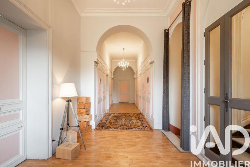 Maison - 980 m² - 35 pièces