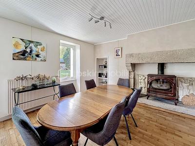 Demeure - 223 m² - 8 pièces