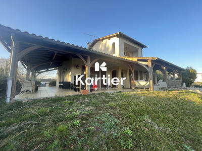 Maison traditionnelle - 114 m² - 4 pièces