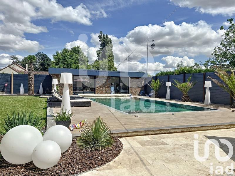 Maison - 256 m² - 9 pièces