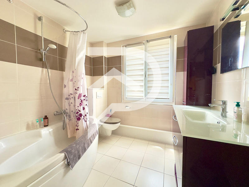 Maison - 95 m² - 5 pièces