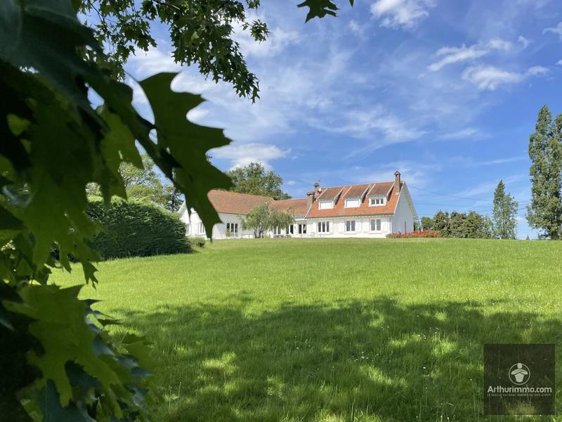 Maison - 318 m² - 11 pièces