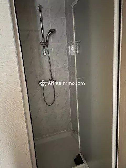 Magasins - 91 m² - 4 pièces