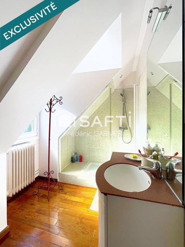 Maison - 212 m² - 7 pièces