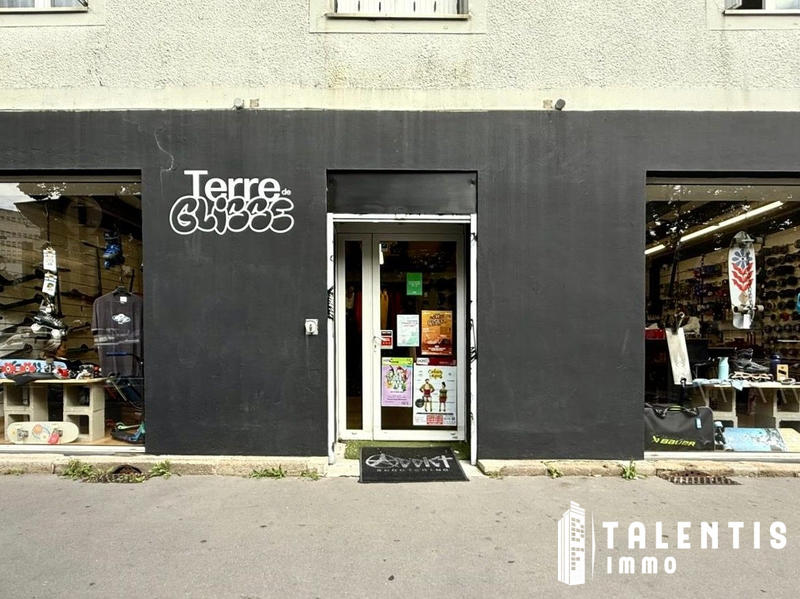 Local commercial - 121 m² - 4 pièces