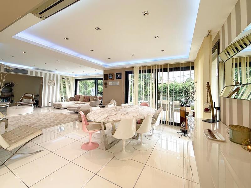 Maison - 353 m² - 7 pièces