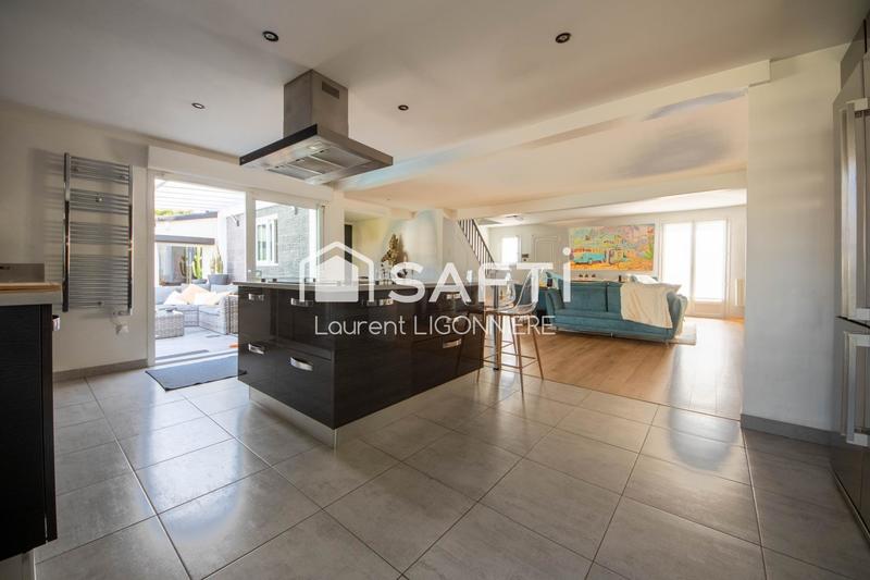 Maison - 208 m² - 7 pièces