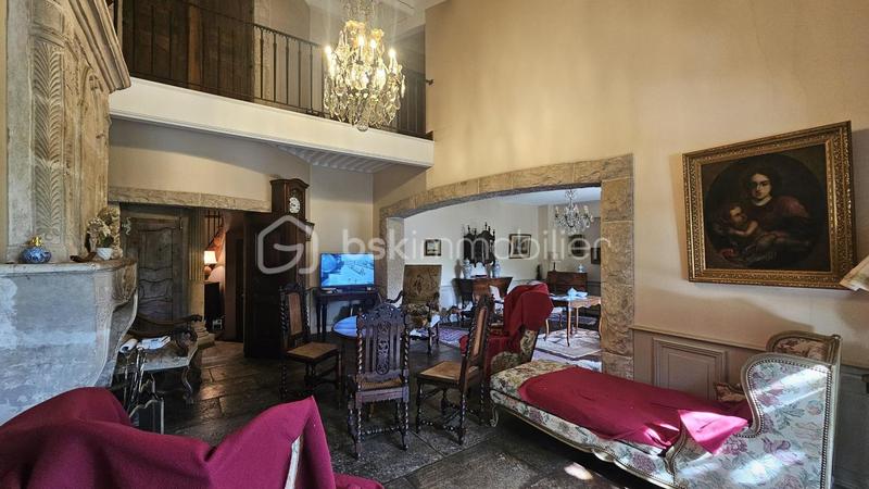 Propriété - 212 m² - 10 pièces