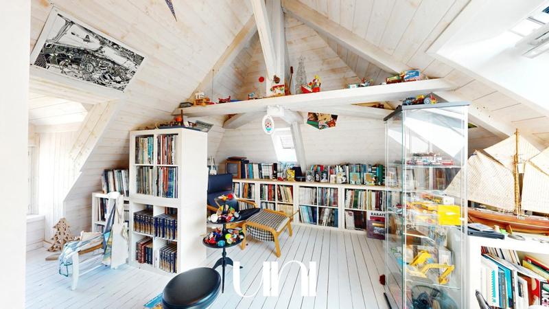 Maison - 415 m² - 16 pièces