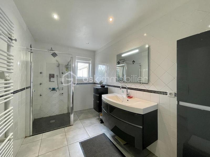 Maison traditionnelle - 121 m² - 6 pièces