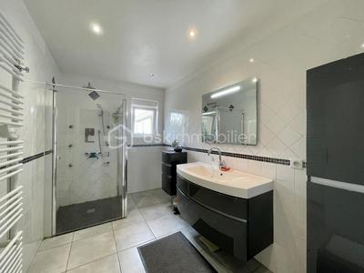 Maison traditionnelle - 121 m² - 6 pièces