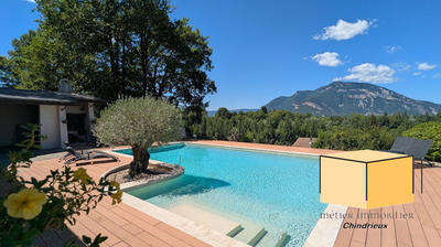 Villa - 304 m² - 10 pièces