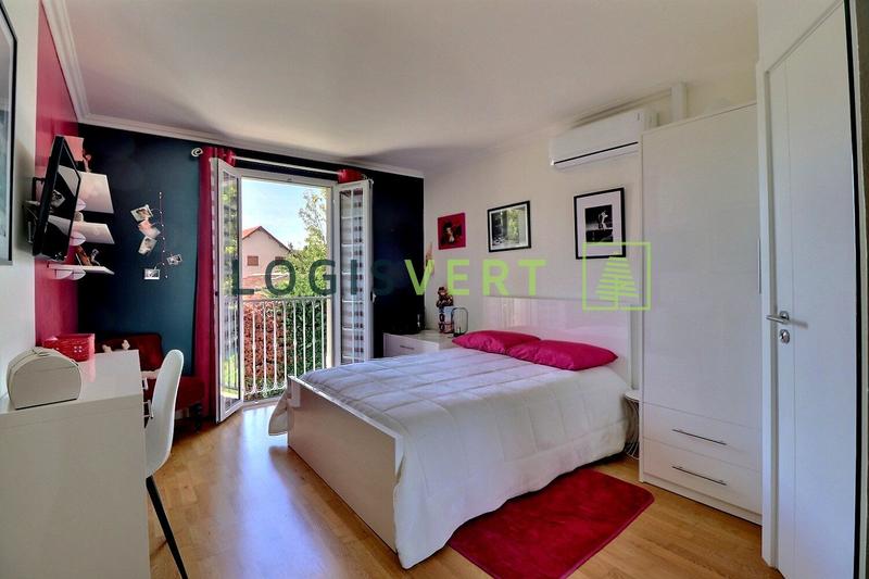 Maison - 352 m² - 8 pièces