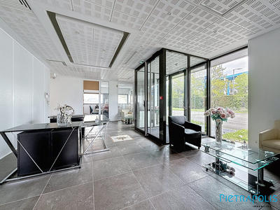 Local d'activités - 533 m²