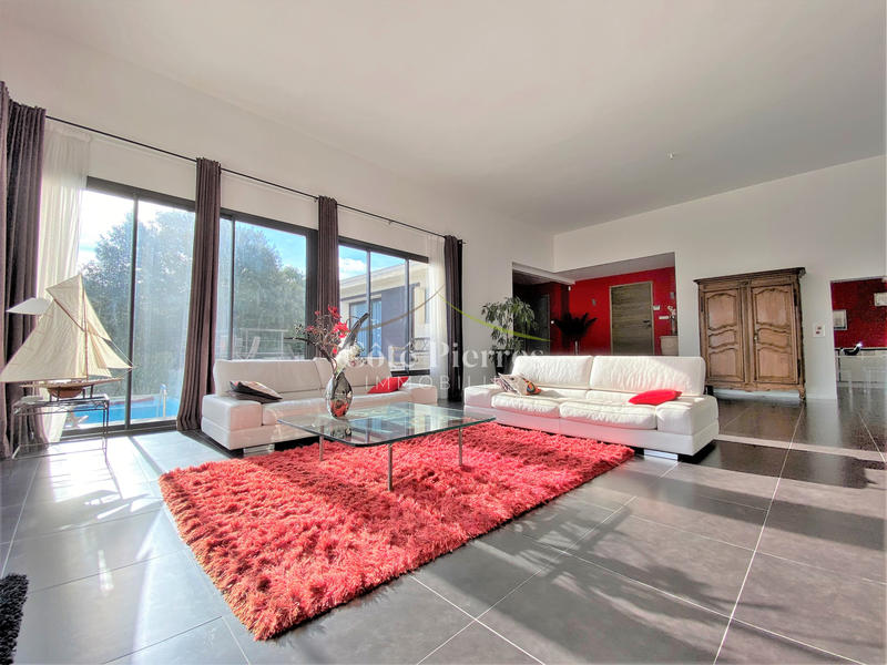 Maison - 220 m² - 6 pièces