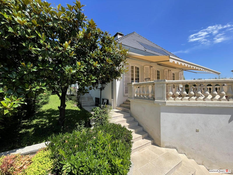 Villa - 249 m² - 9 pièces