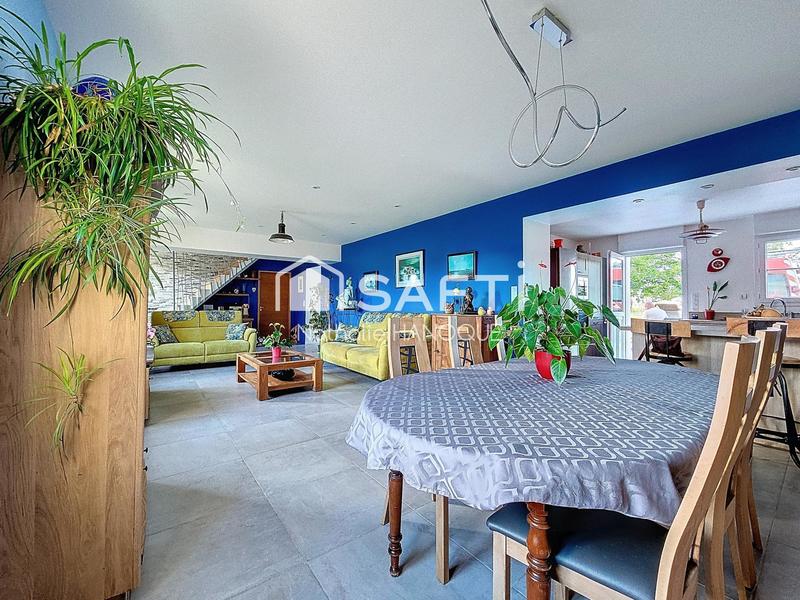 Maison - 204 m² - 9 pièces