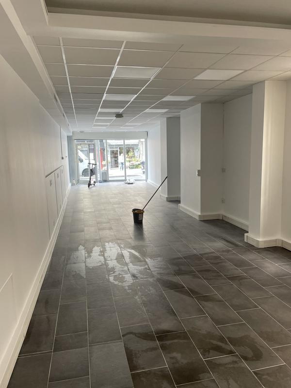 Magasins - 90 m² - 2 pièces