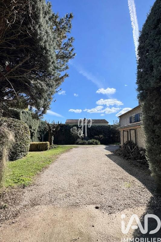 Maison - 233 m² - 7 pièces