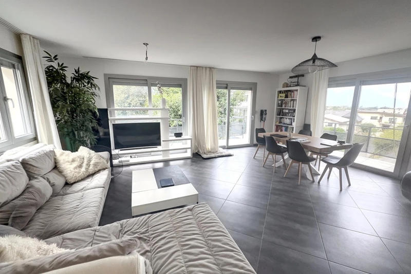 Maison - 202 m² - 7 pièces