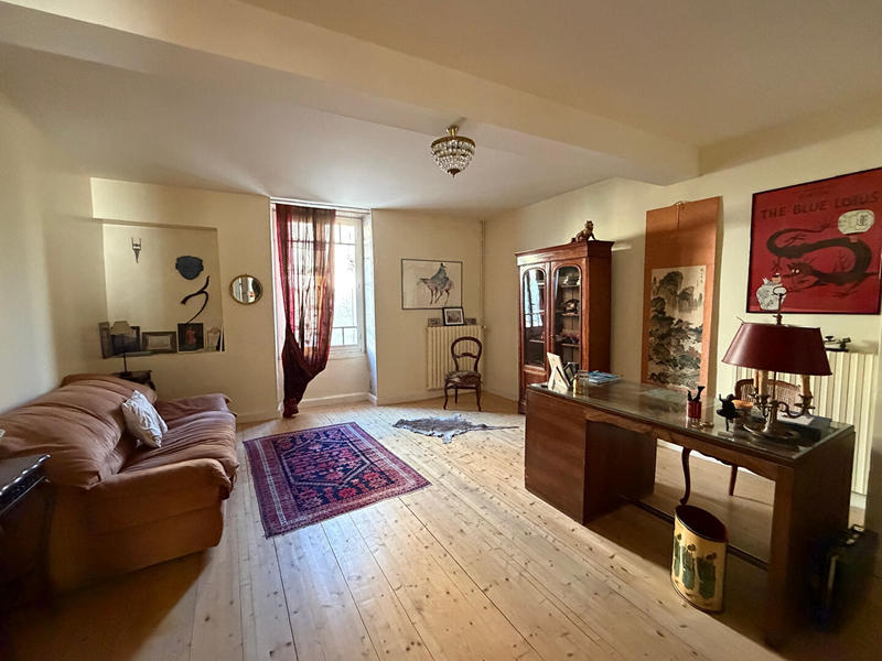 Maison - 340 m² - 8 pièces