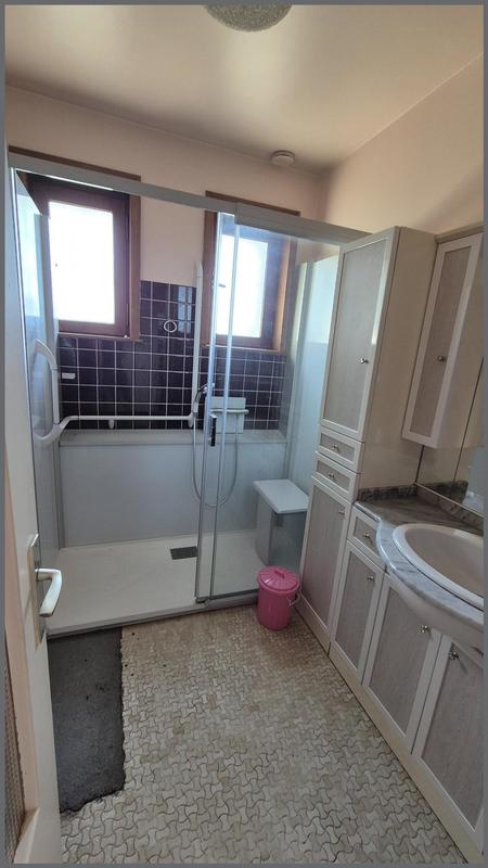 Maison - 185 m² - 10 pièces