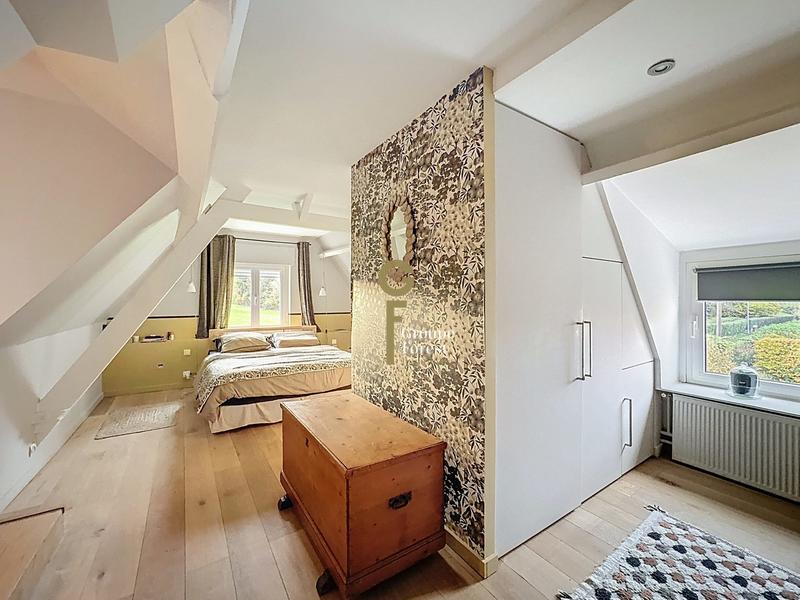 Maison - 334 m² - 7 pièces