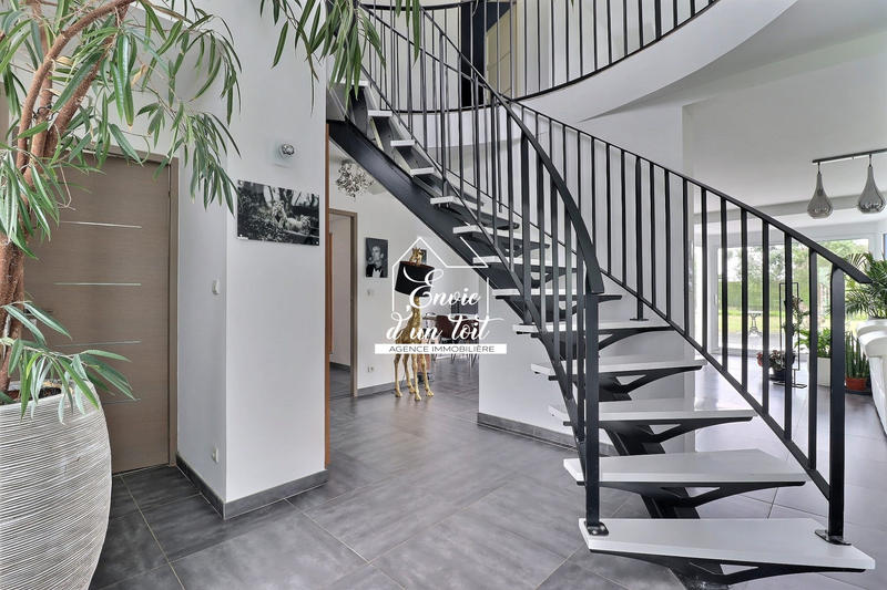 Maison contemporaine - 218 m² - 6 pièces
