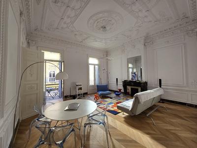 Appartement - 91 m² - 2 pièces