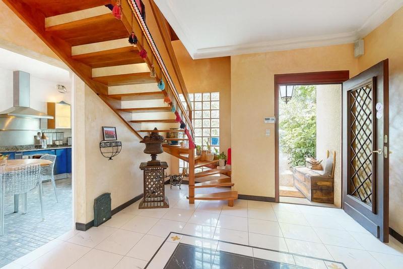 Maison - 300 m² - 9 pièces