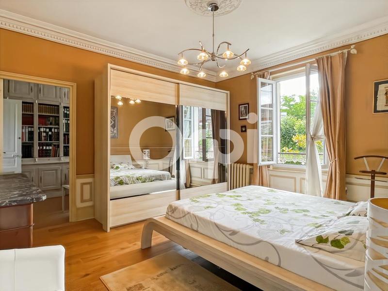 Maison - 203 m² - 7 pièces