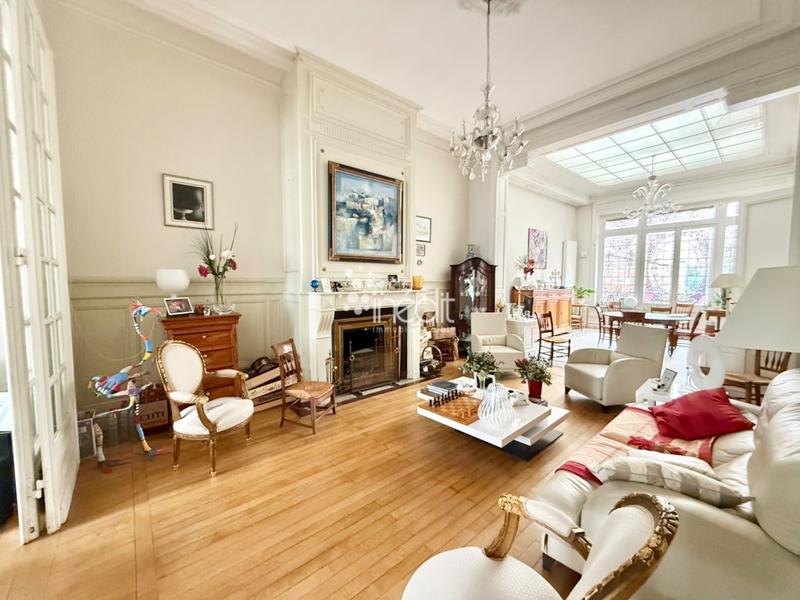 Maison bourgeoise - 289 m² - 8 pièces