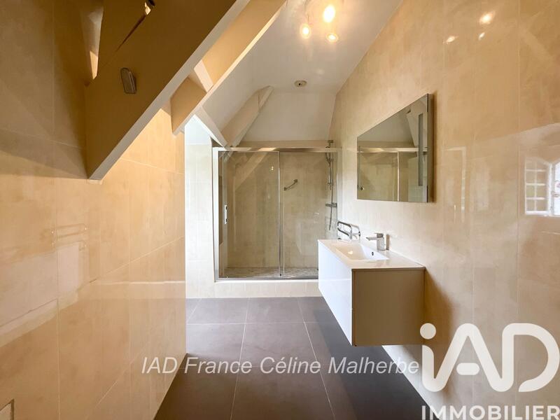 Maison - 238 m² - 7 pièces