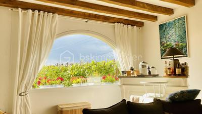 Maison - 225 m² - 7 pièces