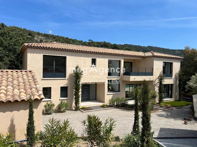 Villa - 243 m² - 7 pièces