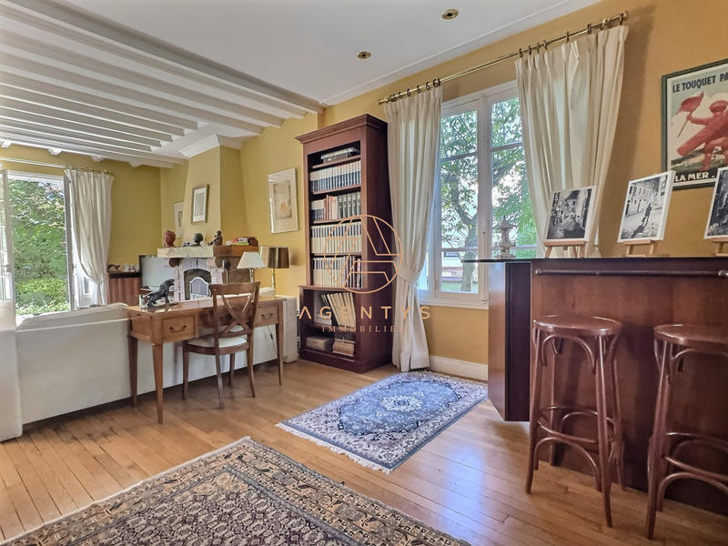 Maison - 249 m² - 10 pièces