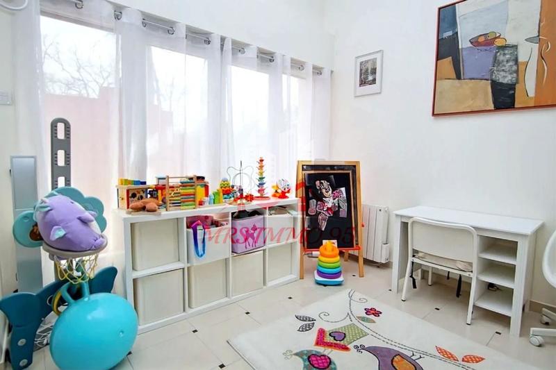 Propriété - 389 m² - 8 pièces