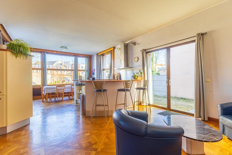 Maison - 405 m² - 13 pièces