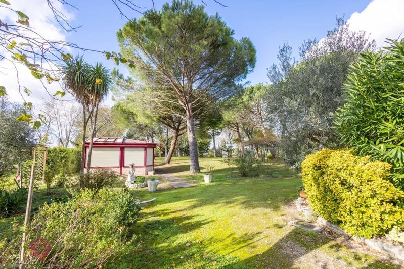 Propriété - 425 m² - 14 pièces