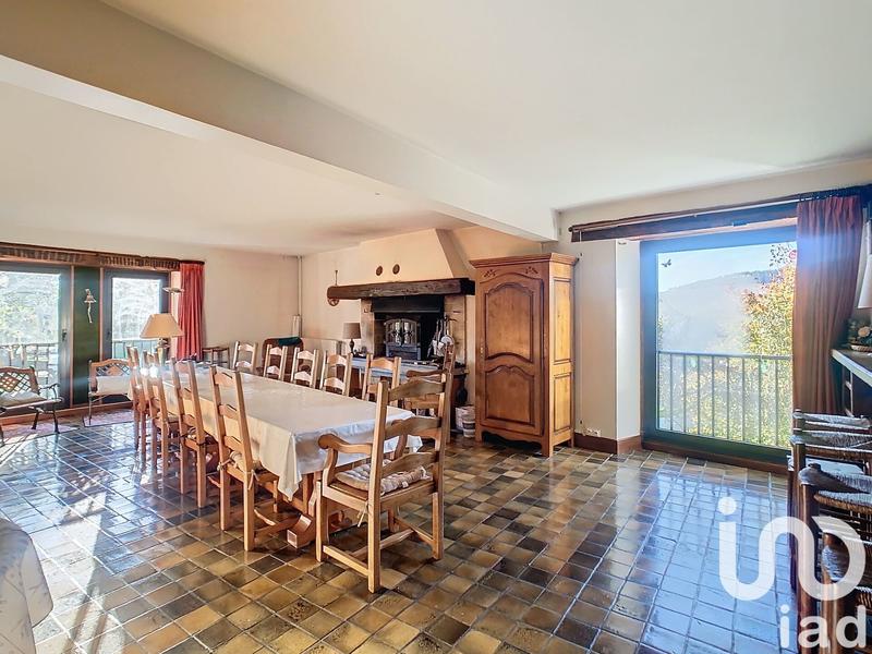 Maison - 357 m² - 2 pièces